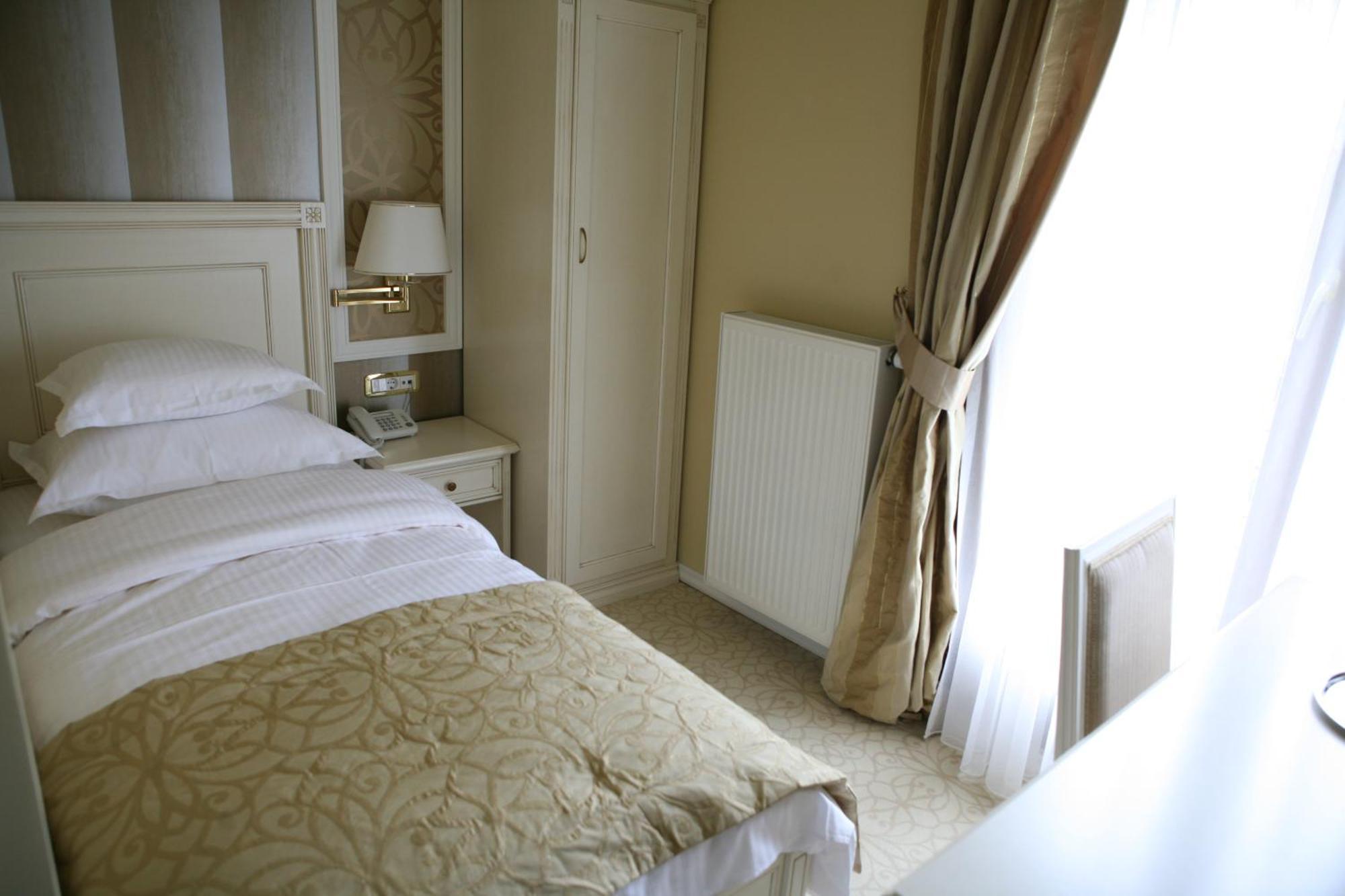 Hotel Villa Viktorija Баня-Лука Екстер'єр фото